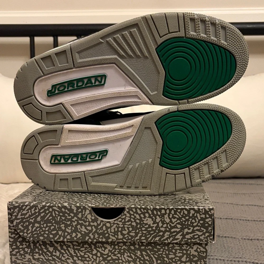 Air Jordan 3 Retro Black and Pine Green - Picture 5 of 8
